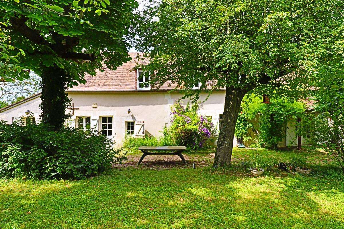 Maison à JALOGNES