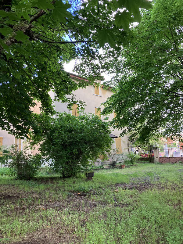 Appartement à GREZIEU-LA-VARENNE