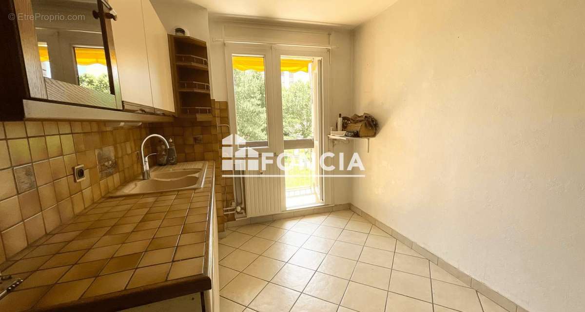 Appartement à SAINT-GENIS-LAVAL