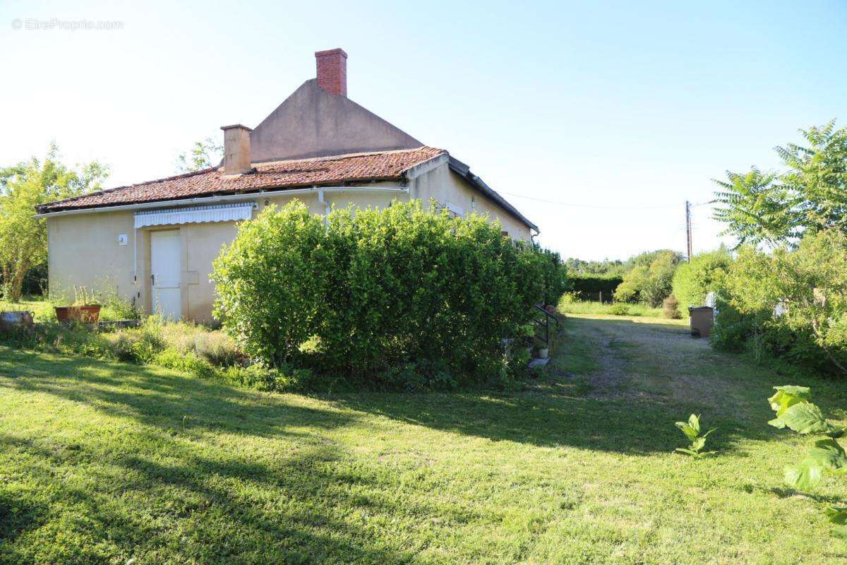 Maison à SAINT-FORGEOT