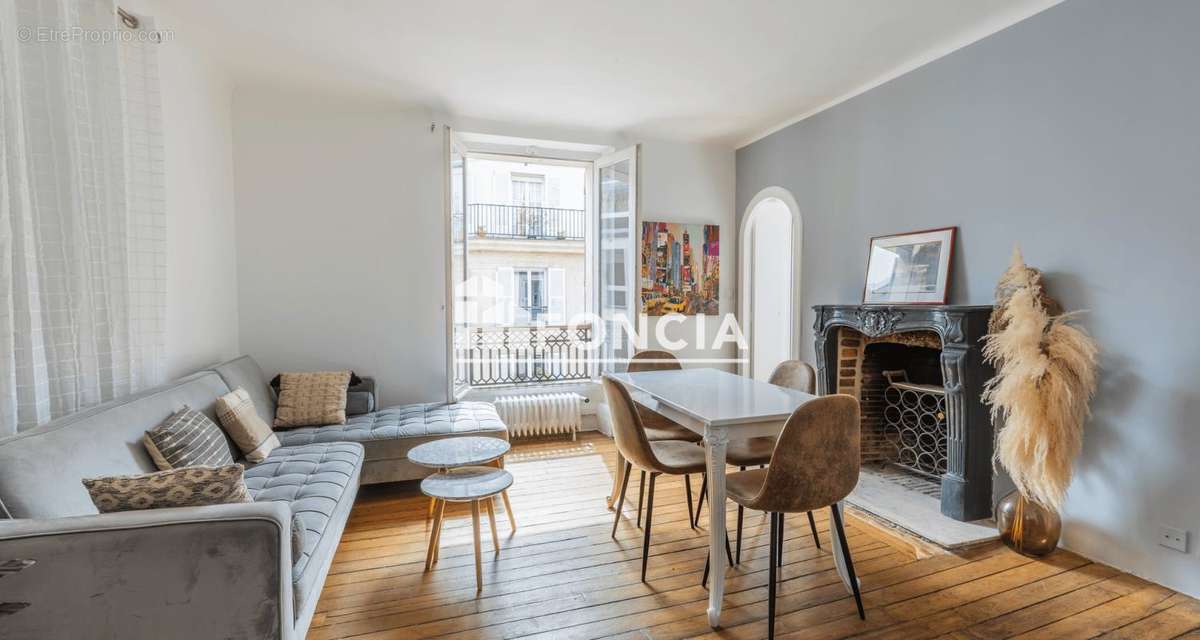 Appartement à PARIS-17E