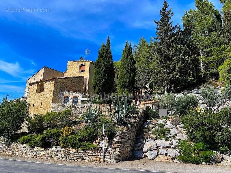 Maison à VILLENEUVE-LES-CORBIERES