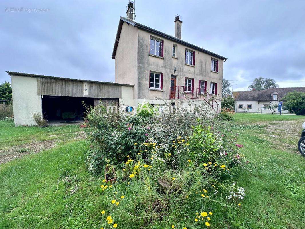 Maison à SAINT-MAURICE-AUX-RICHES-HOMMES