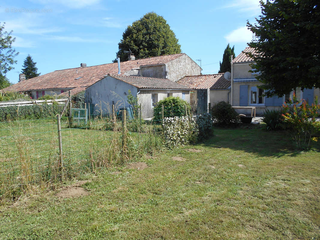 Maison à BEURLAY