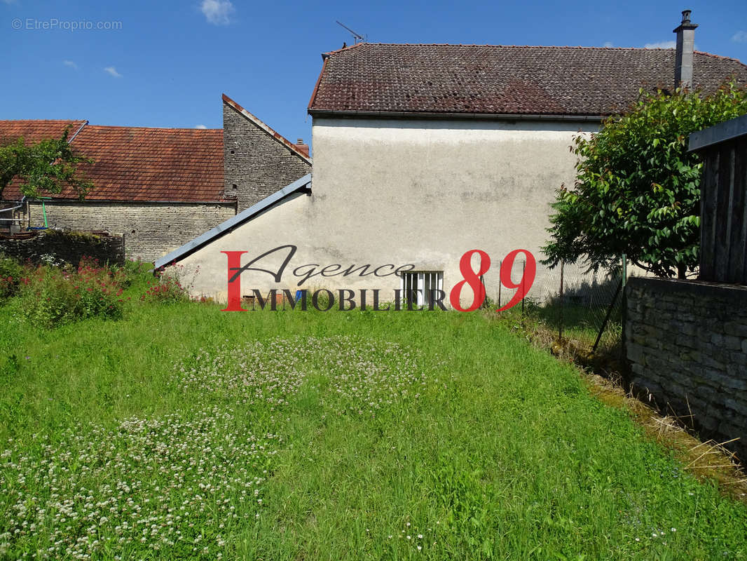 Maison à MONTIGNY-SUR-AUBE