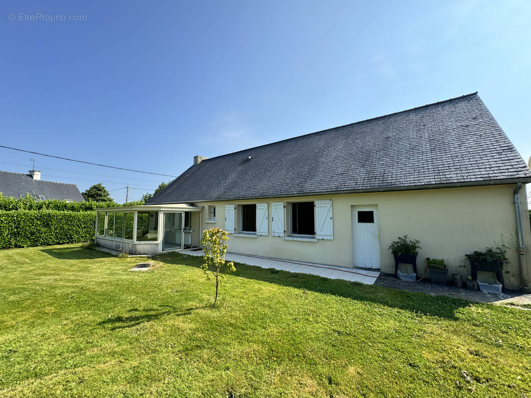 Maison à CAOUENNEC-LANVEZEAC