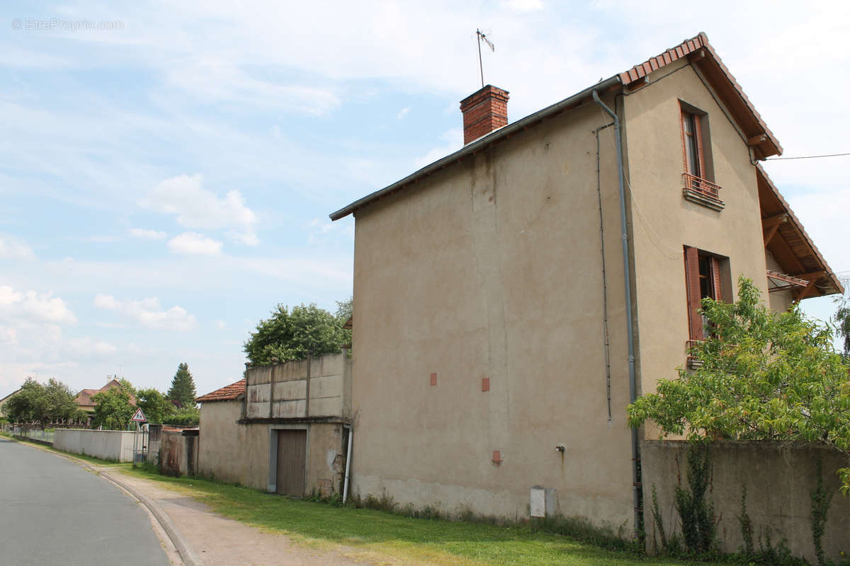 Maison à COSNE-D&#039;ALLIER