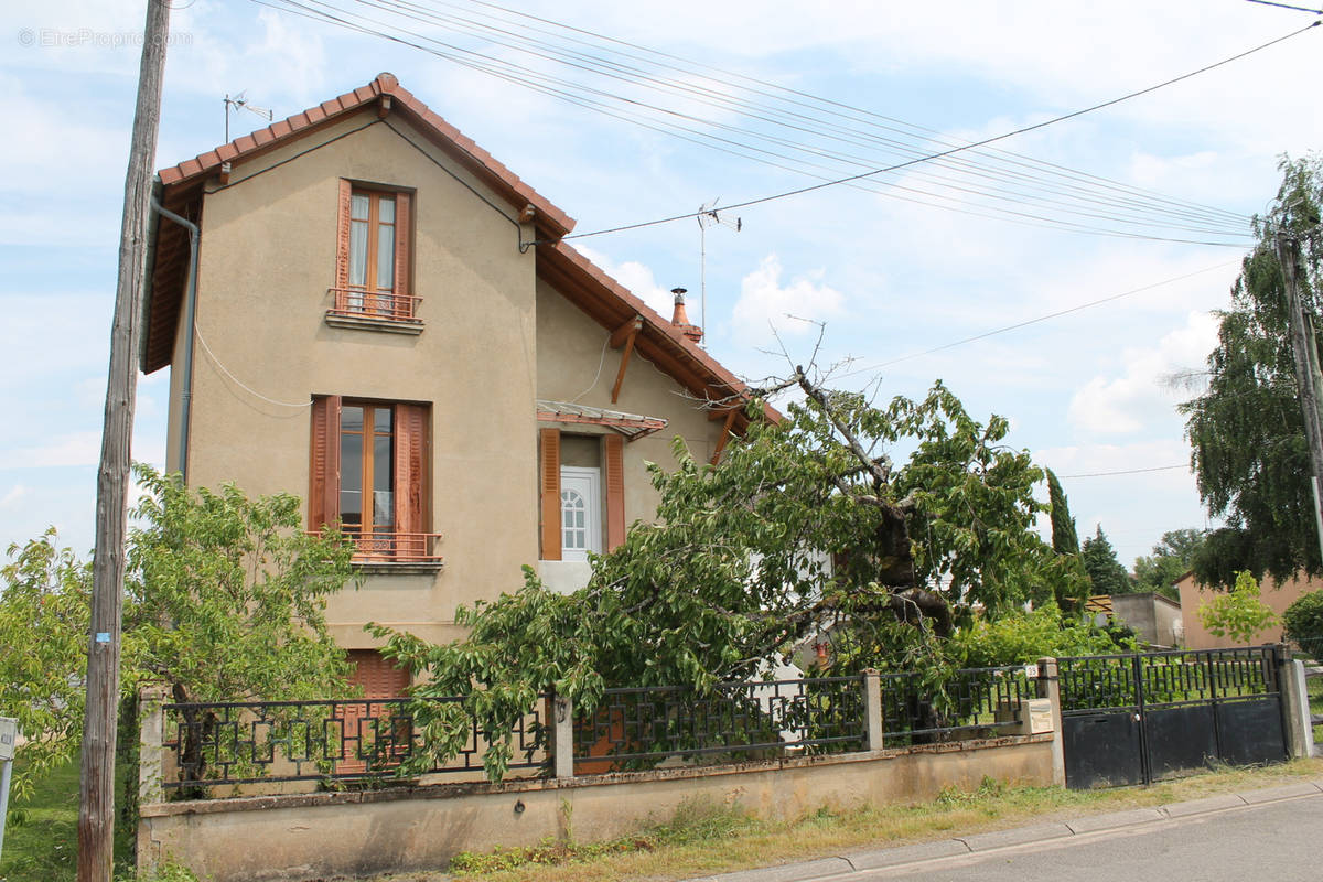 Maison à COSNE-D&#039;ALLIER