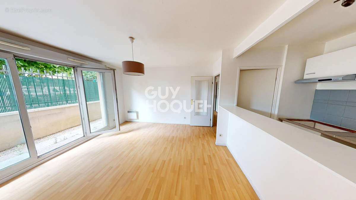 Appartement à LES PAVILLONS-SOUS-BOIS