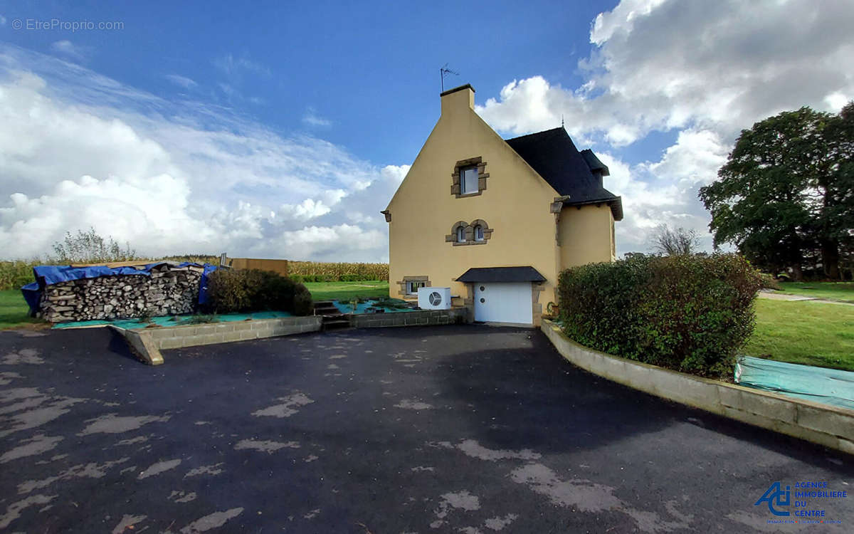 Maison à NOYAL-PONTIVY