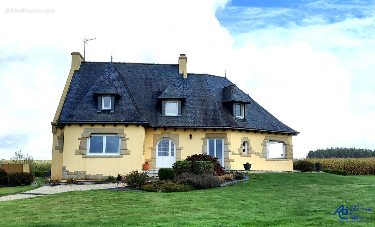 Maison à NOYAL-PONTIVY