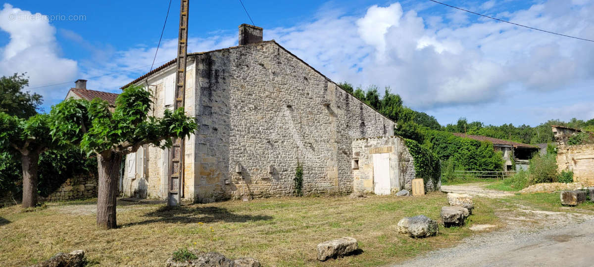 Maison à LES NOUILLERS