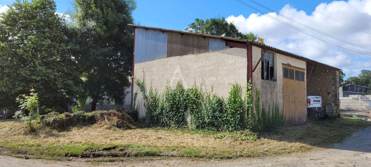 Maison à LES NOUILLERS