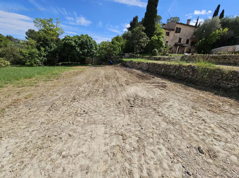 Terrain à MOUGINS