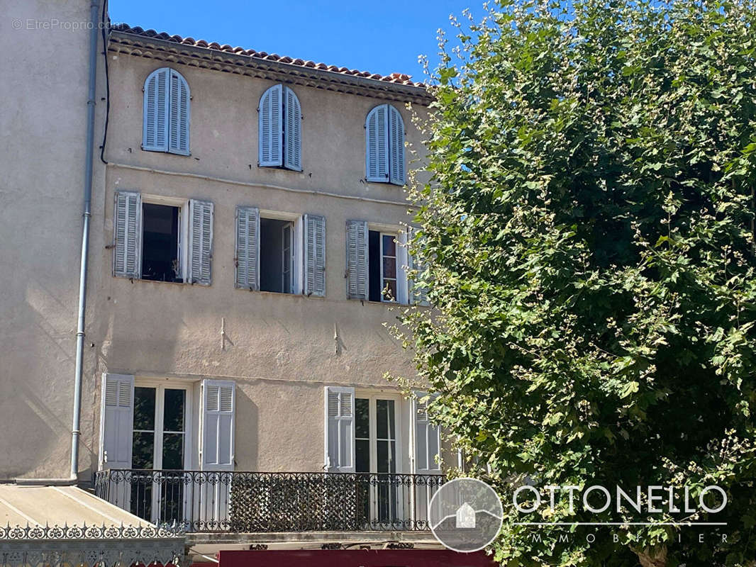 Appartement à ROQUEBRUNE-SUR-ARGENS