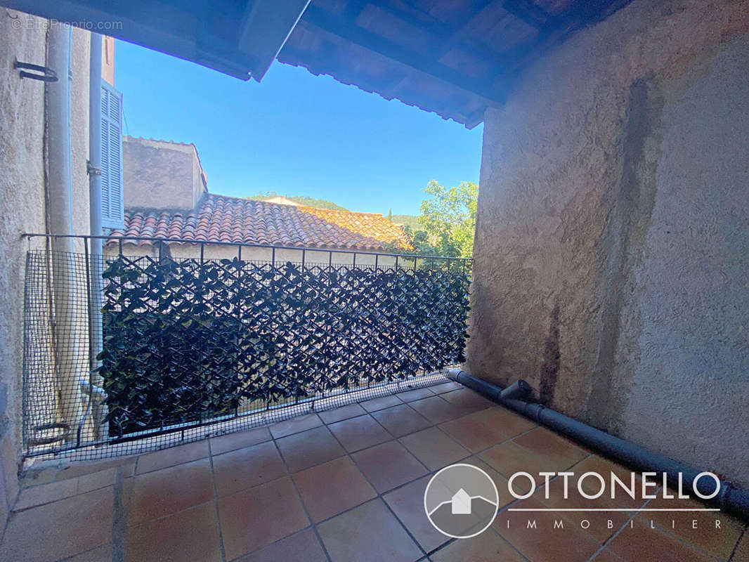 Appartement à ROQUEBRUNE-SUR-ARGENS