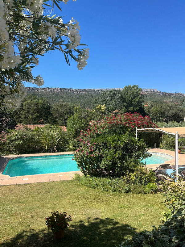 Maison à CHATEAUNEUF-LE-ROUGE