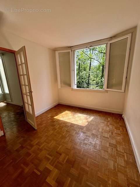 Appartement à LA CELLE-SAINT-CLOUD