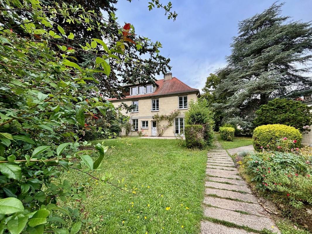 Maison à LA CELLE-SAINT-CLOUD