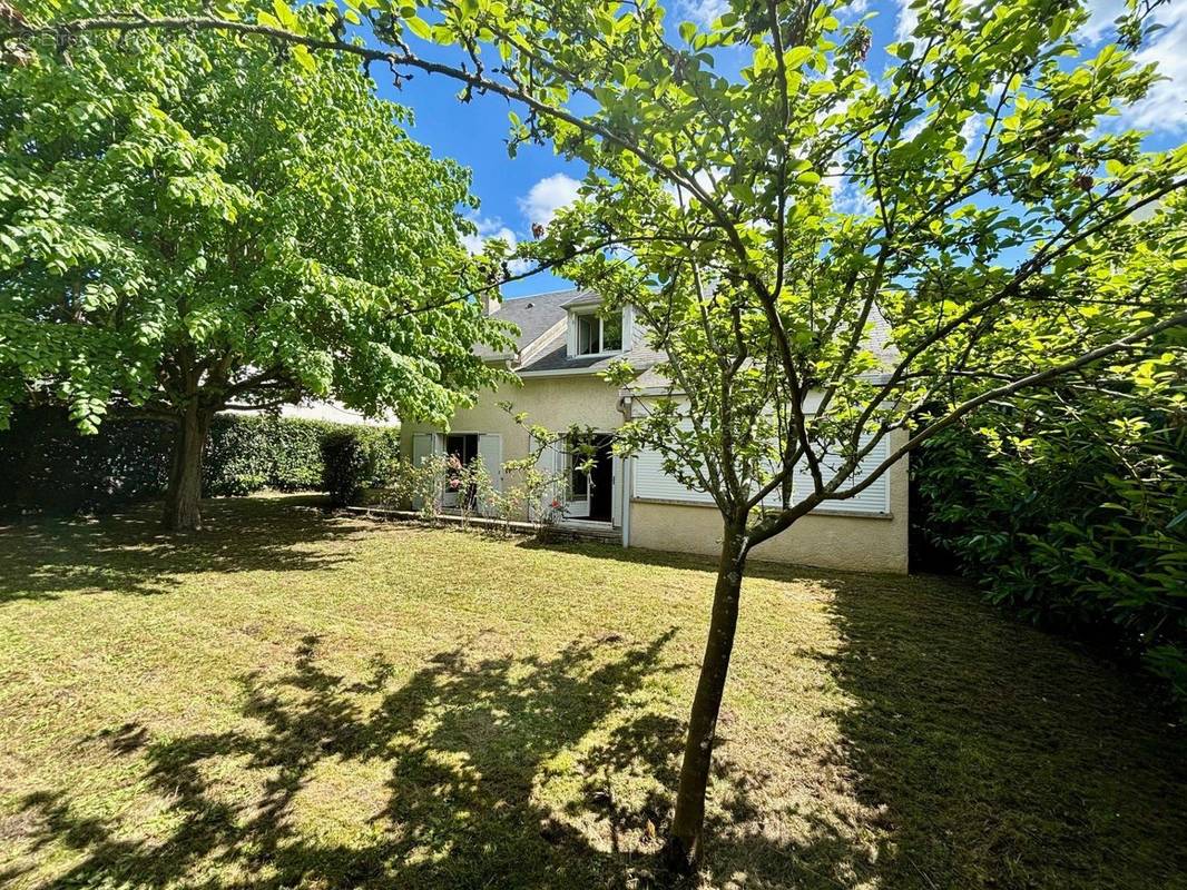 Maison à LA CELLE-SAINT-CLOUD