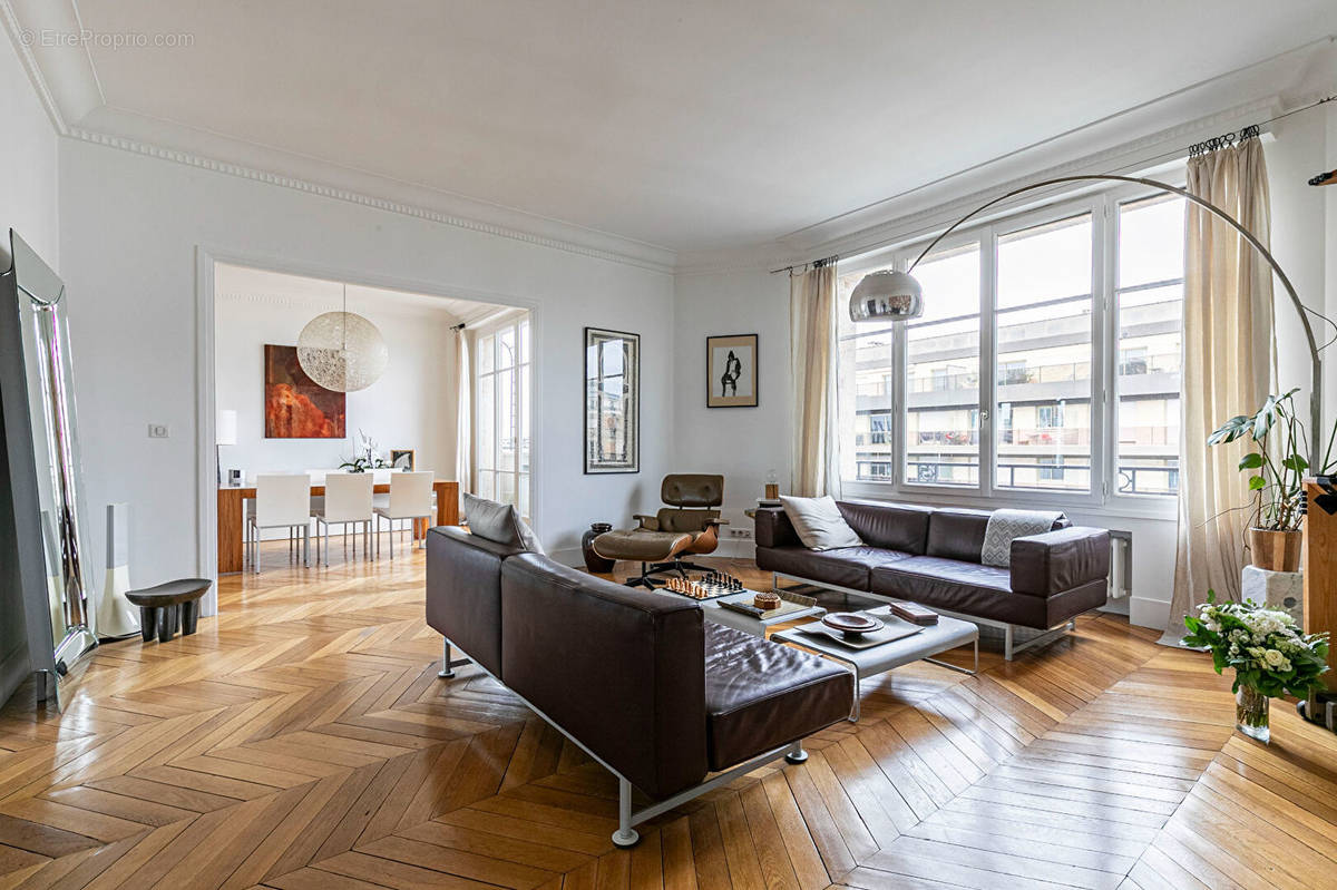 Appartement à PARIS-17E