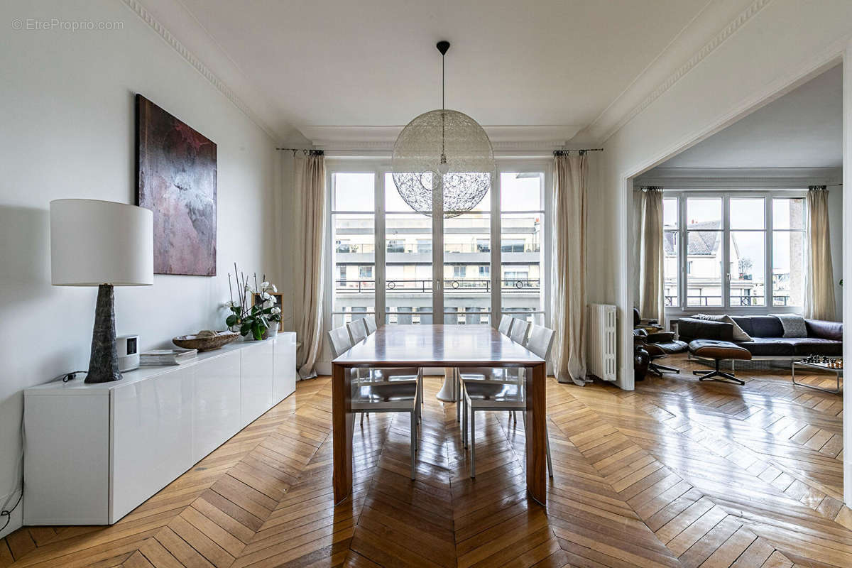 Appartement à PARIS-17E