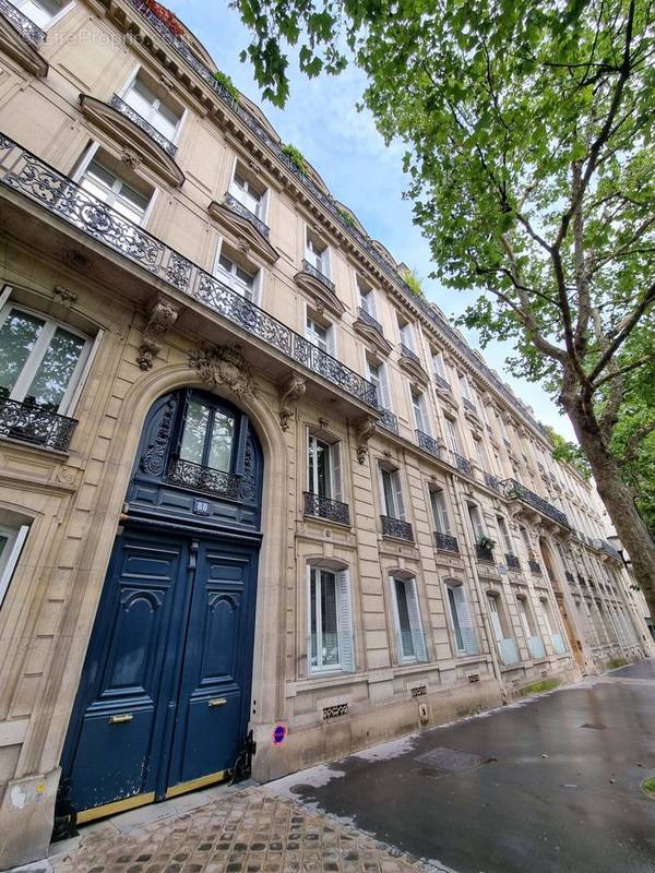 Appartement à PARIS-8E