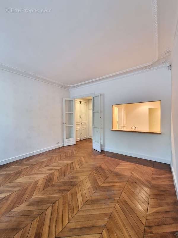 Appartement à PARIS-8E