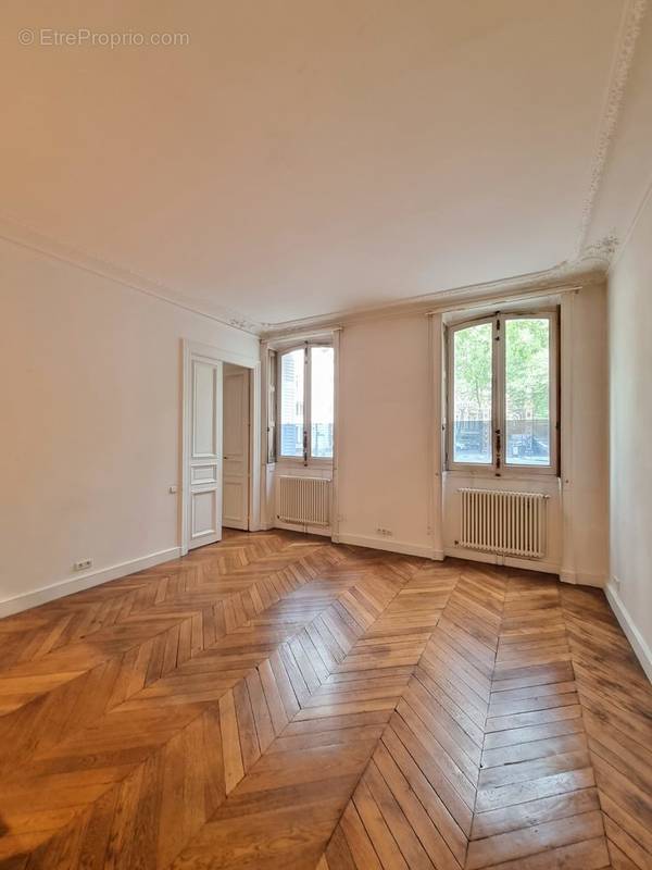 Appartement à PARIS-8E