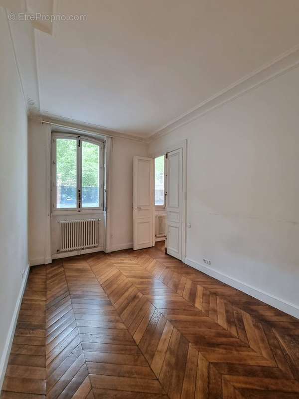 Appartement à PARIS-8E