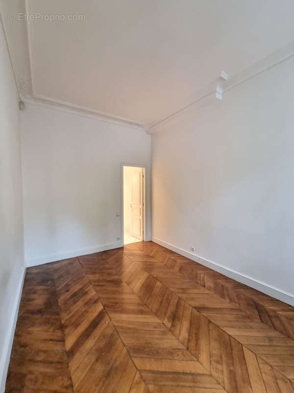 Appartement à PARIS-8E