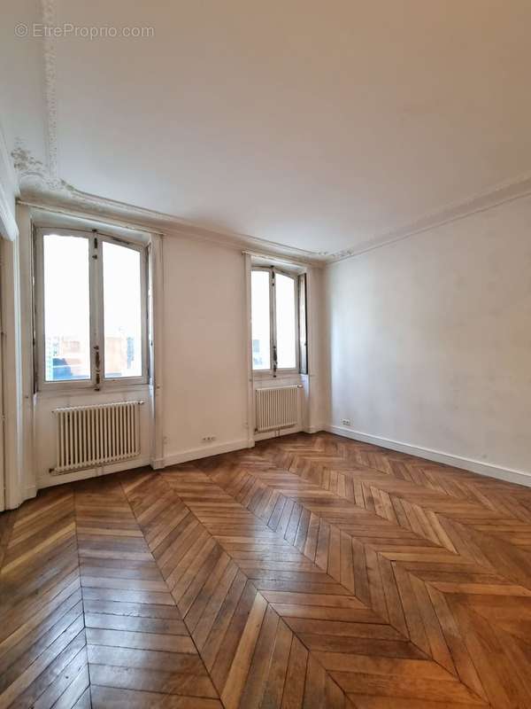 Appartement à PARIS-8E