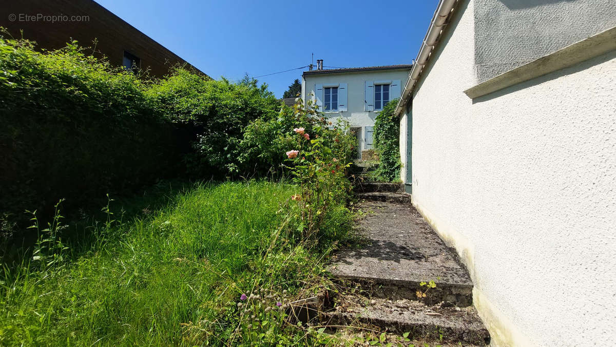 Maison à PONT-SUR-YONNE