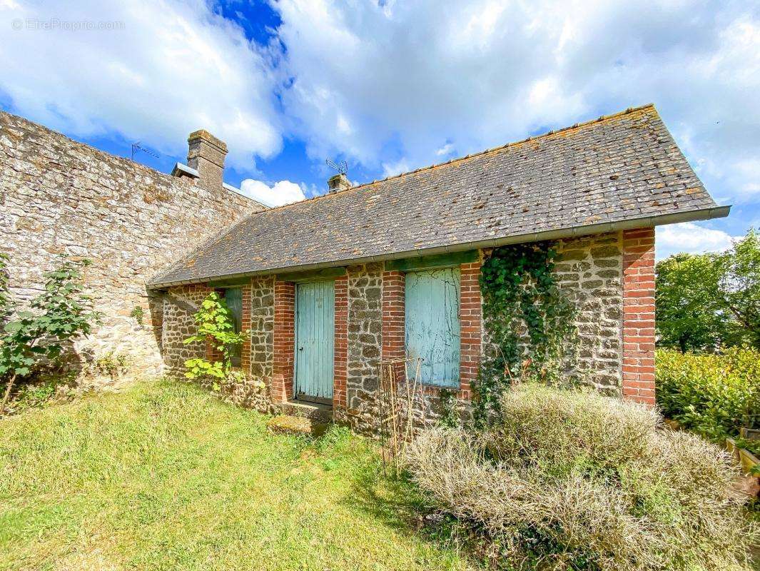 Maison à LASSAY-LES-CHATEAUX