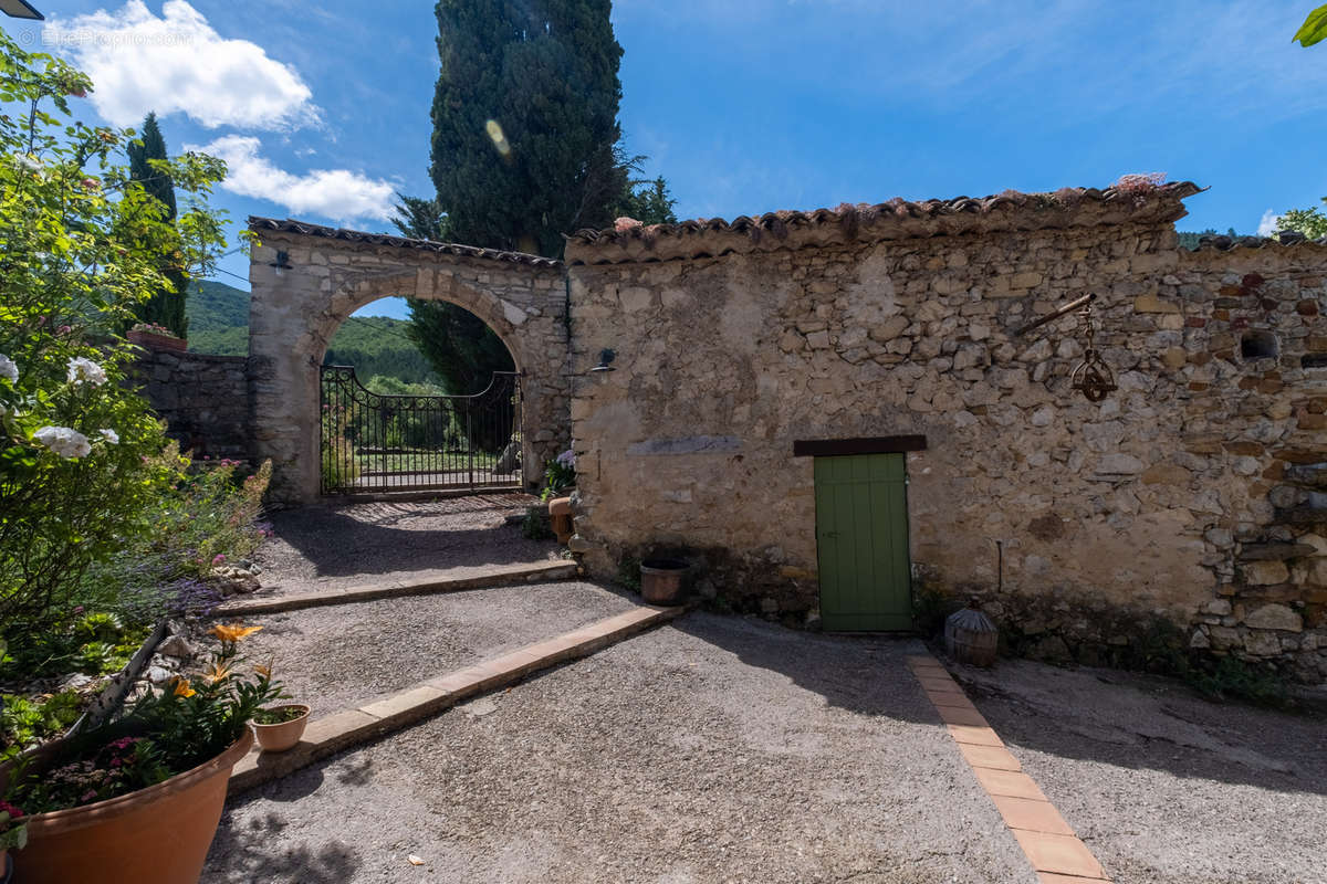 Maison à MONTBRUN-LES-BAINS