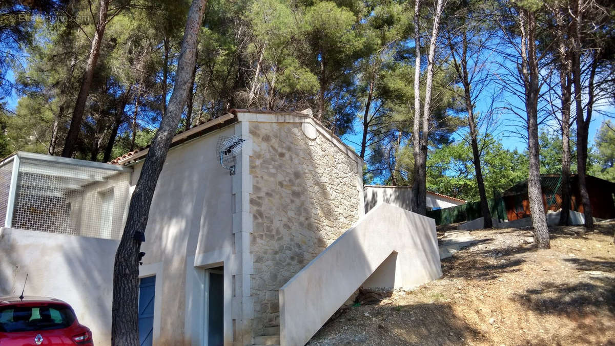 Maison à CHATEAUNEUF-LE-ROUGE