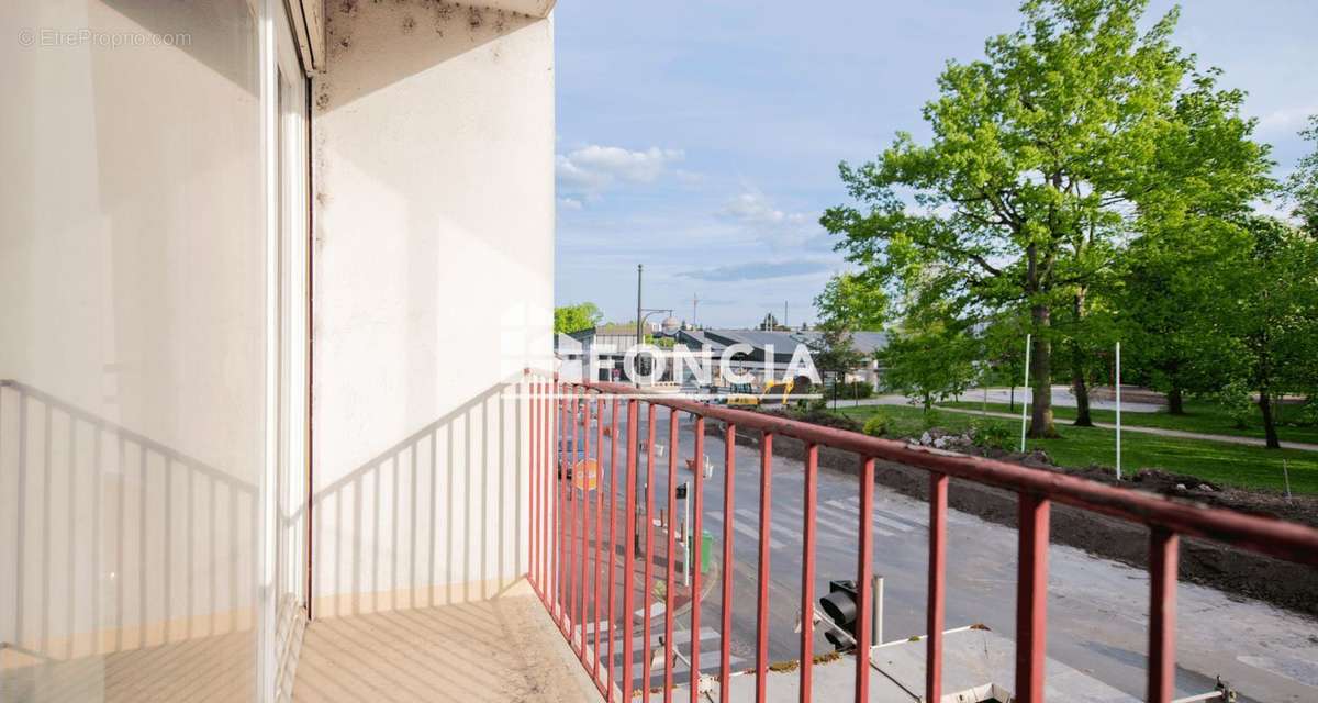 Appartement à SAINT-JEAN-DE-LA-RUELLE