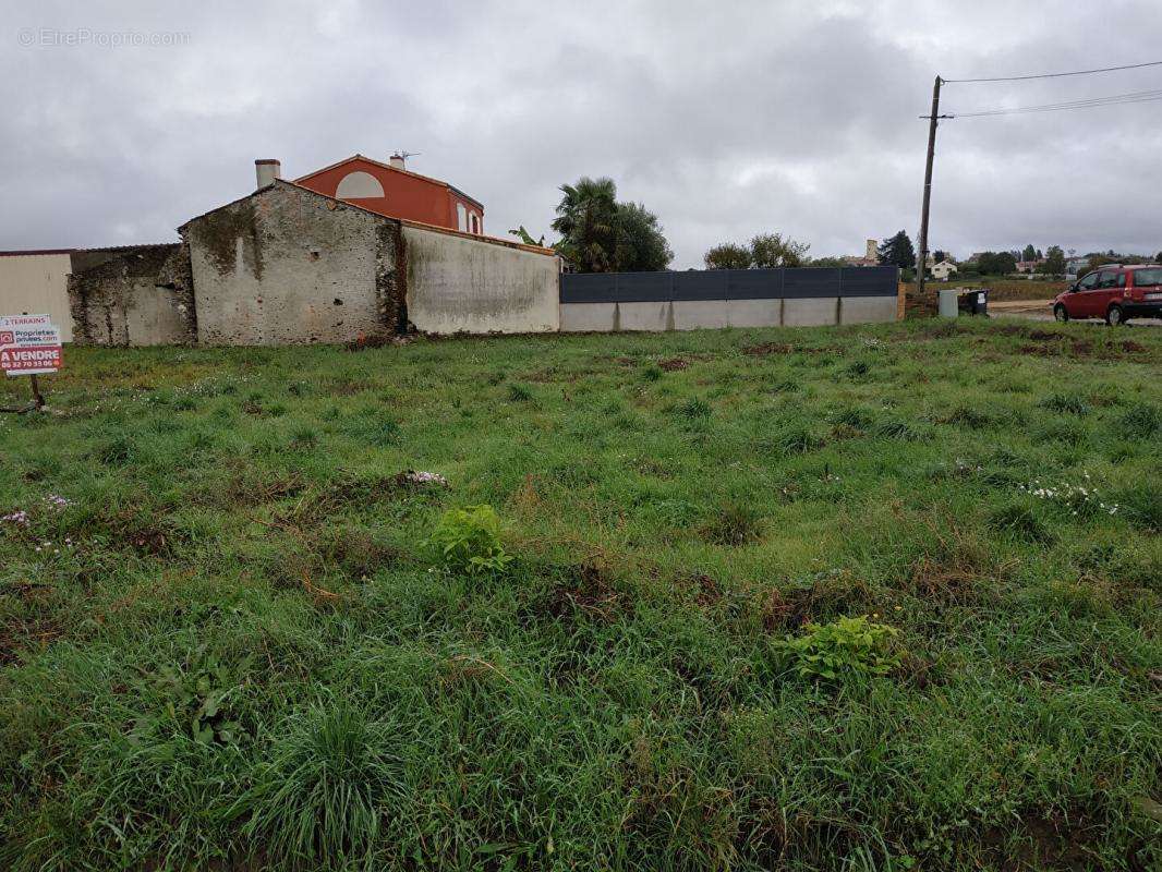 Terrain à LA CHAPELLE-BASSE-MER