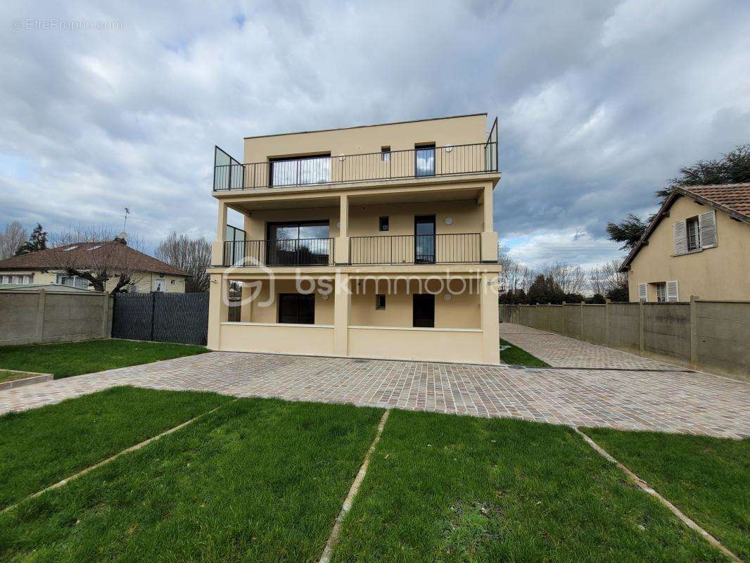 Appartement à SAINT-FARGEAU-PONTHIERRY