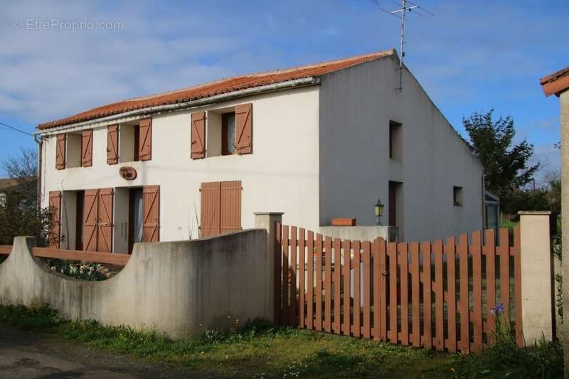 Maison à NALLIERS