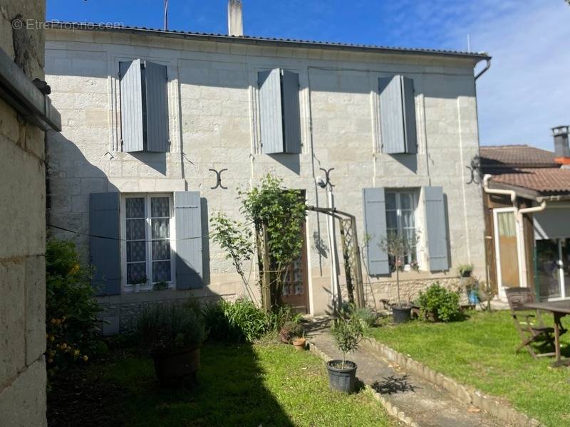 Maison à MONTLIEU-LA-GARDE