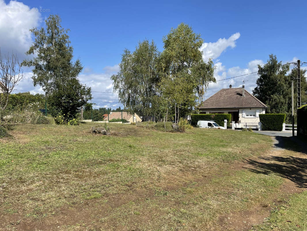 Terrain à SAINT-SORNIN-LAVOLPS