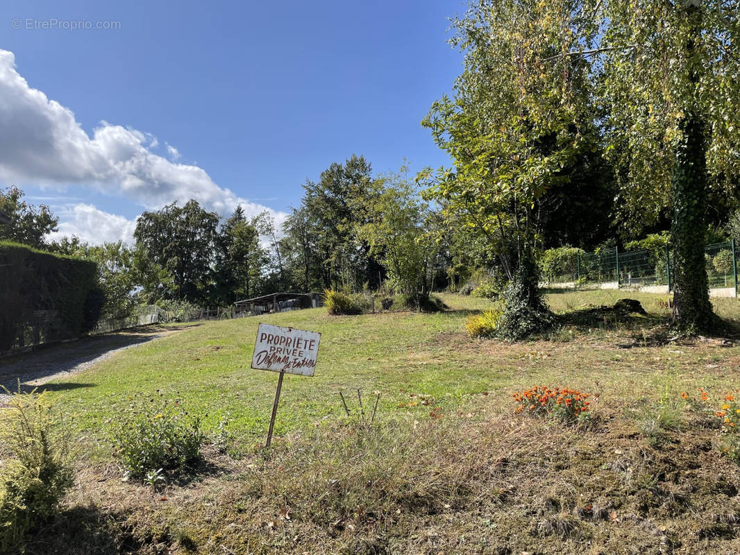 Terrain à SAINT-SORNIN-LAVOLPS