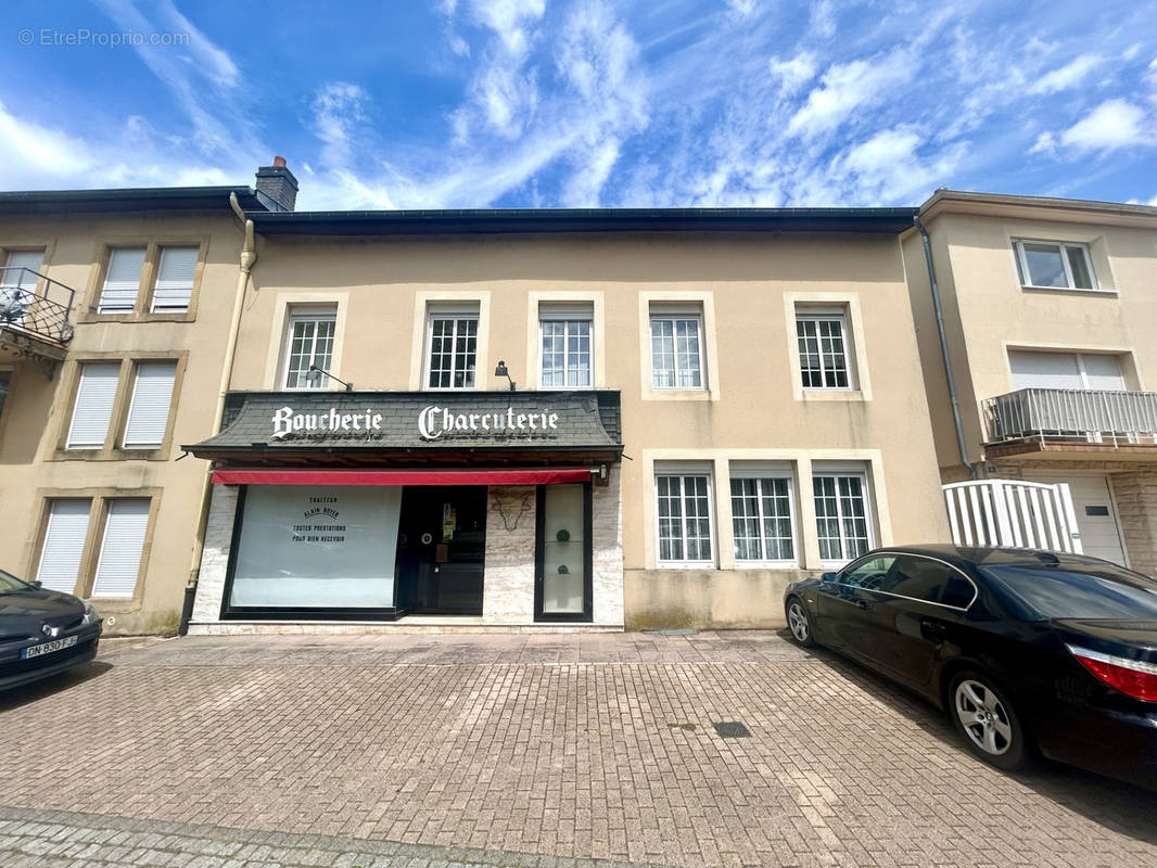 Commerce à COURCELLES-CHAUSSY