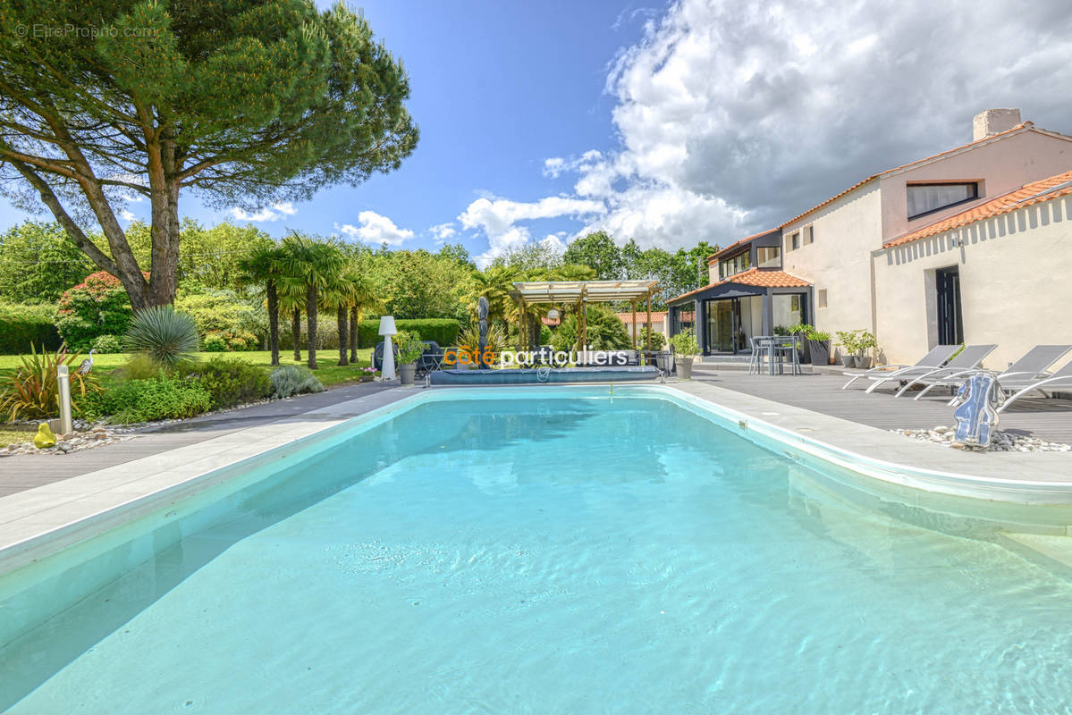 Maison à SAINT-LEGER-LES-VIGNES