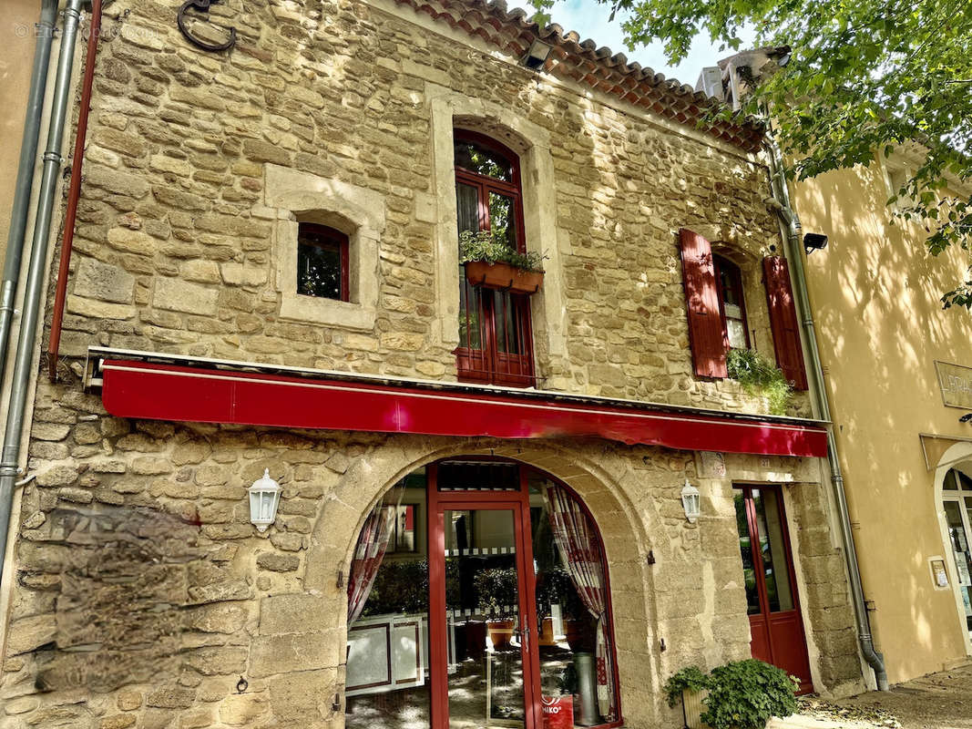 Appartement à SAINTE-CECILE-LES-VIGNES