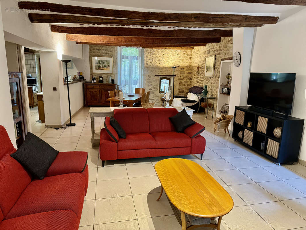 Appartement à SAINTE-CECILE-LES-VIGNES