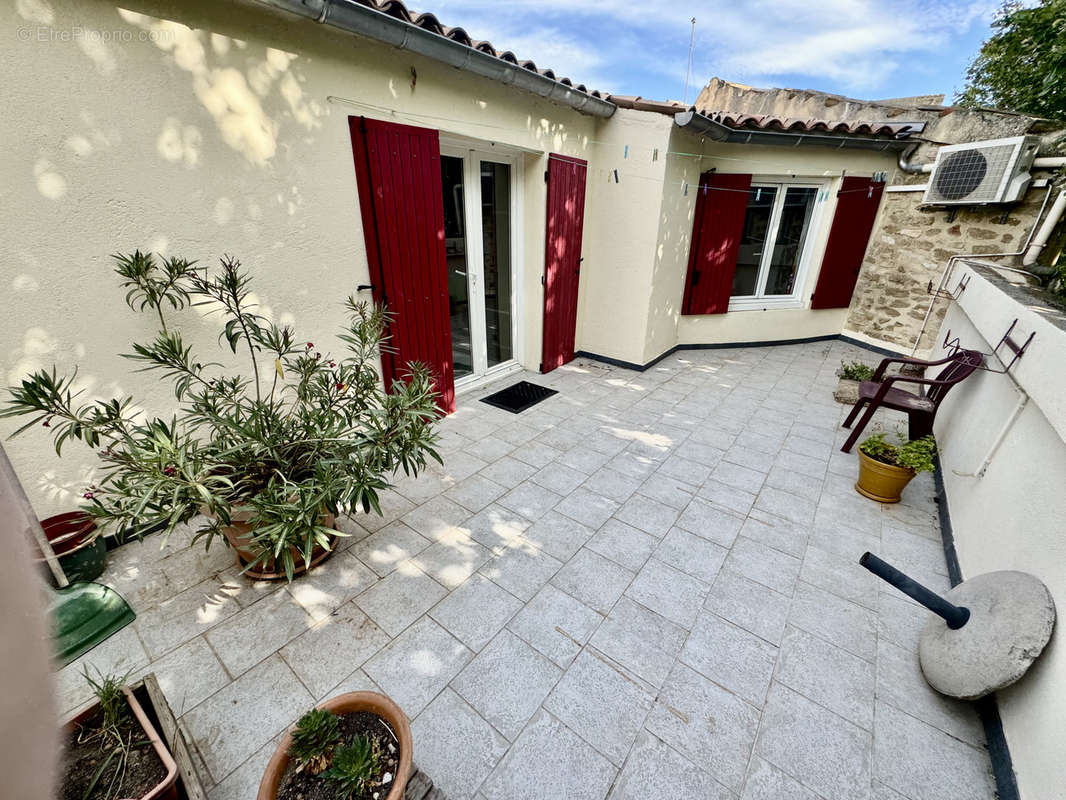 Appartement à SAINTE-CECILE-LES-VIGNES