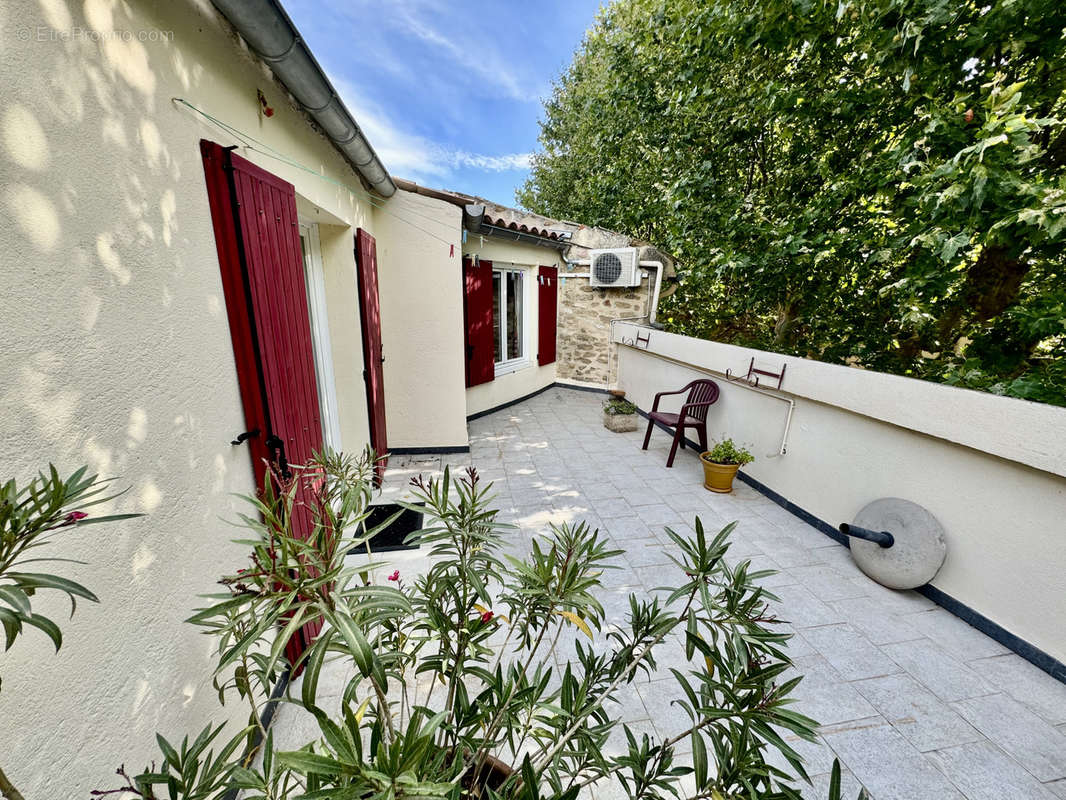 Appartement à SAINTE-CECILE-LES-VIGNES