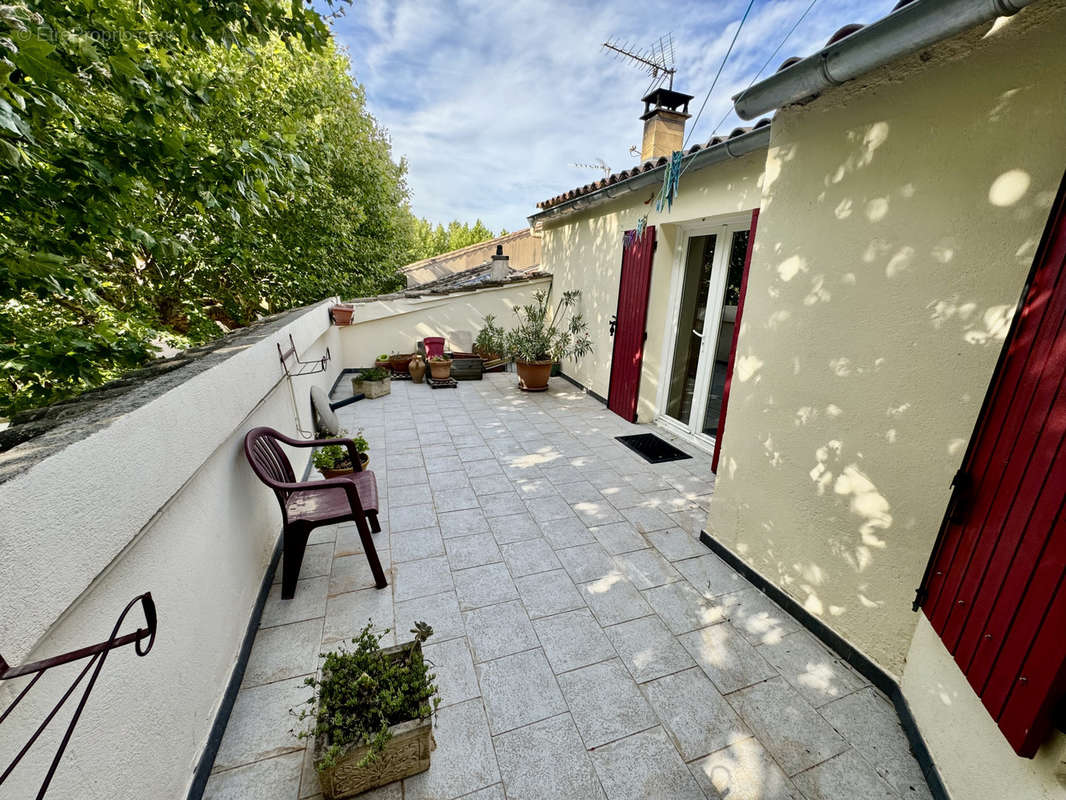 Appartement à SAINTE-CECILE-LES-VIGNES